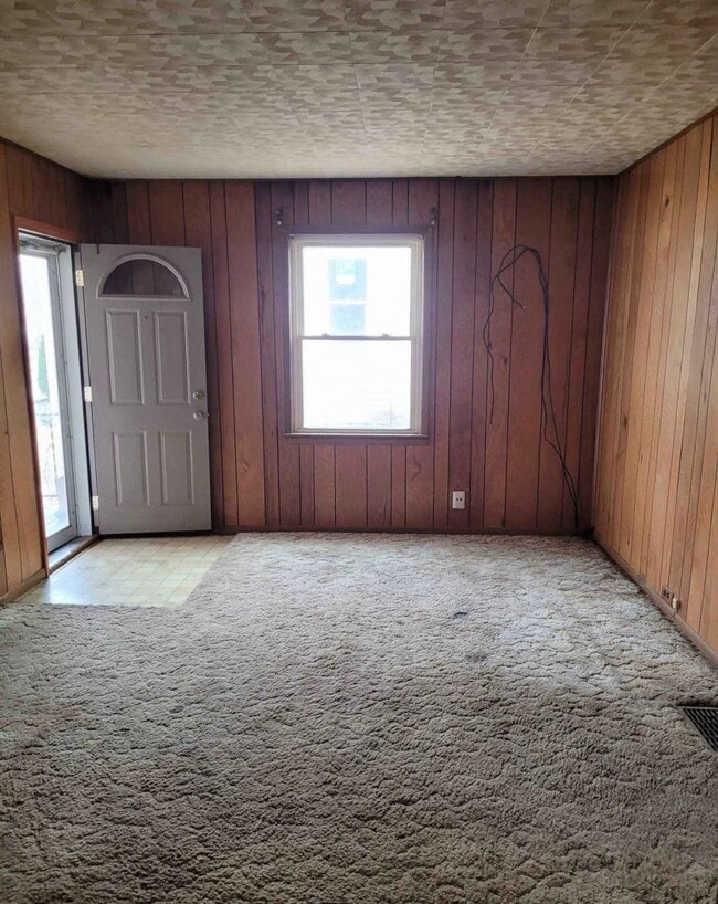 Photo - 319 W 10th St