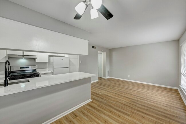 Photo - 1529 Wirt Rd