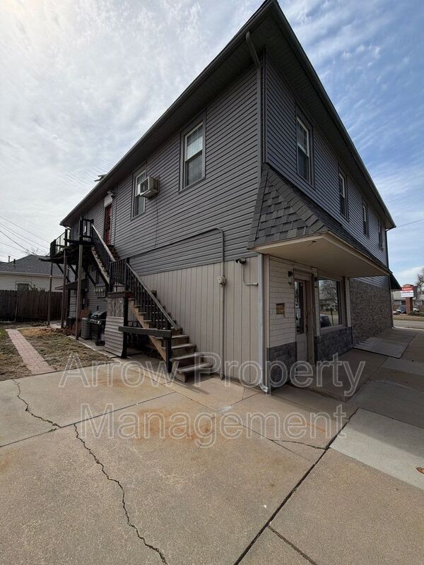 Building Photo - 2004 S 10th St Unit Apt #4