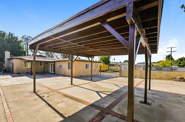 Photo - 1779 Rosewood Rd