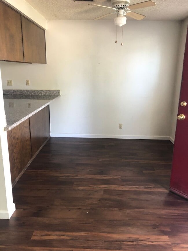 Photo - 1048-1048 Woodrow Ln Unidad 1044