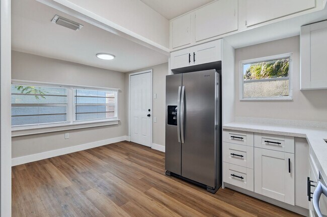 Photo - 3714 Morton Ave Unit Front
