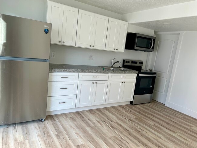 Cocina - 1313 W Caine Dr