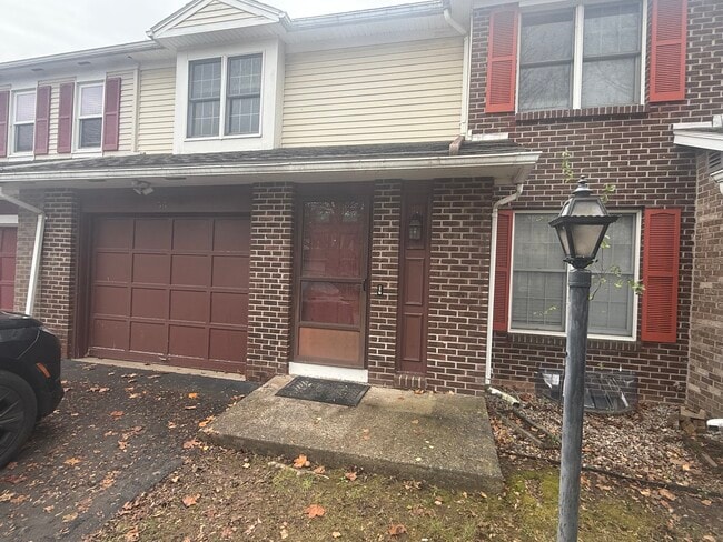 Building Photo - 55 Frenchwoods Cir