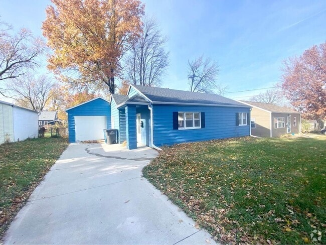 Building Photo - 3914 53rd St Rental
