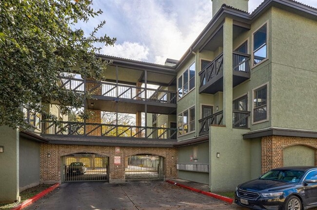 Photo - 807 W 25th St Unit 104