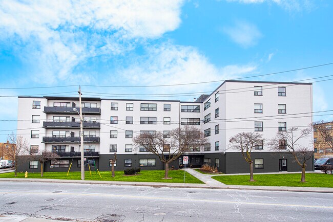 Building Photo - 1050 Castlefield Ave