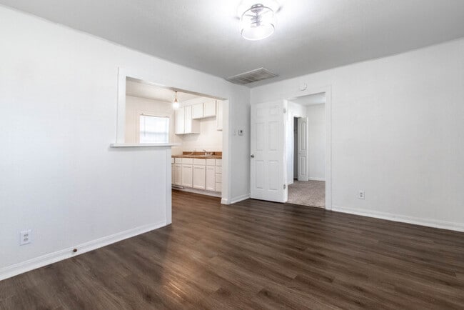 Photo - 2506 N Elm St