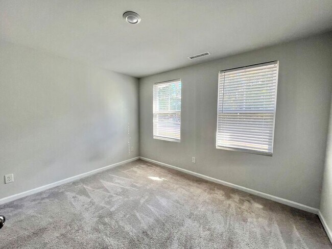 Photo - 4807 Southern Magnolia Dr