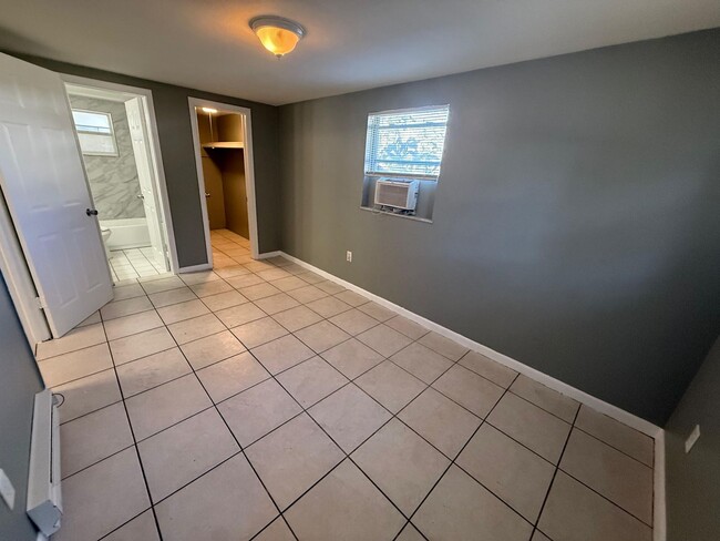 Photo - 1/1 Cleawater available now Unit 1718 S Washington