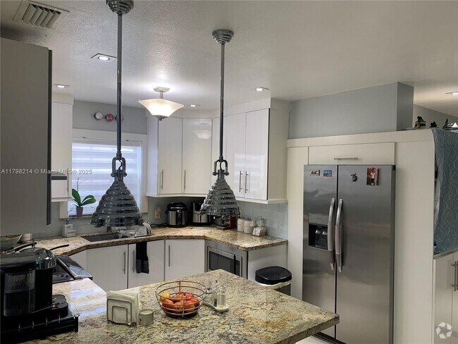 Building Photo - 3241 NW 17th St Rental