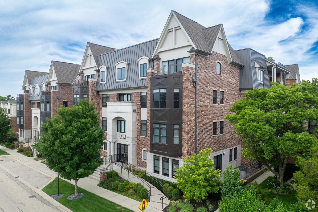 Laurel Apartments - Laurel Apartments