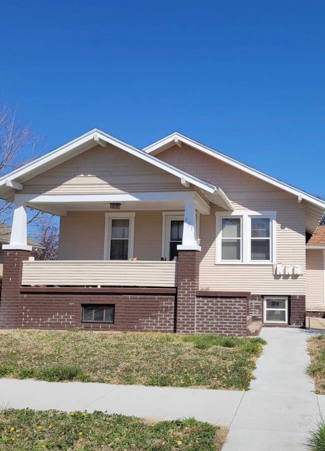 Building Photo - 807 W 2nd St Unit 2 Rental