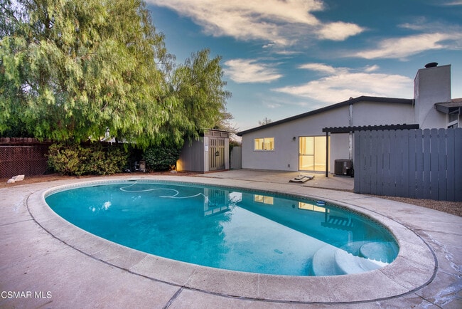 Photo - 221 Dryden St