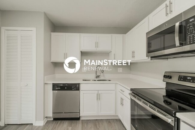 Photo - 2 Bedroom Pet-Friendly Home in Palm Bay, FL with Main Street Renewal