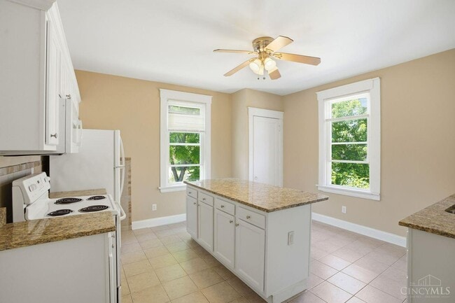 Photo - 2429 Robertson Ave Unit 2