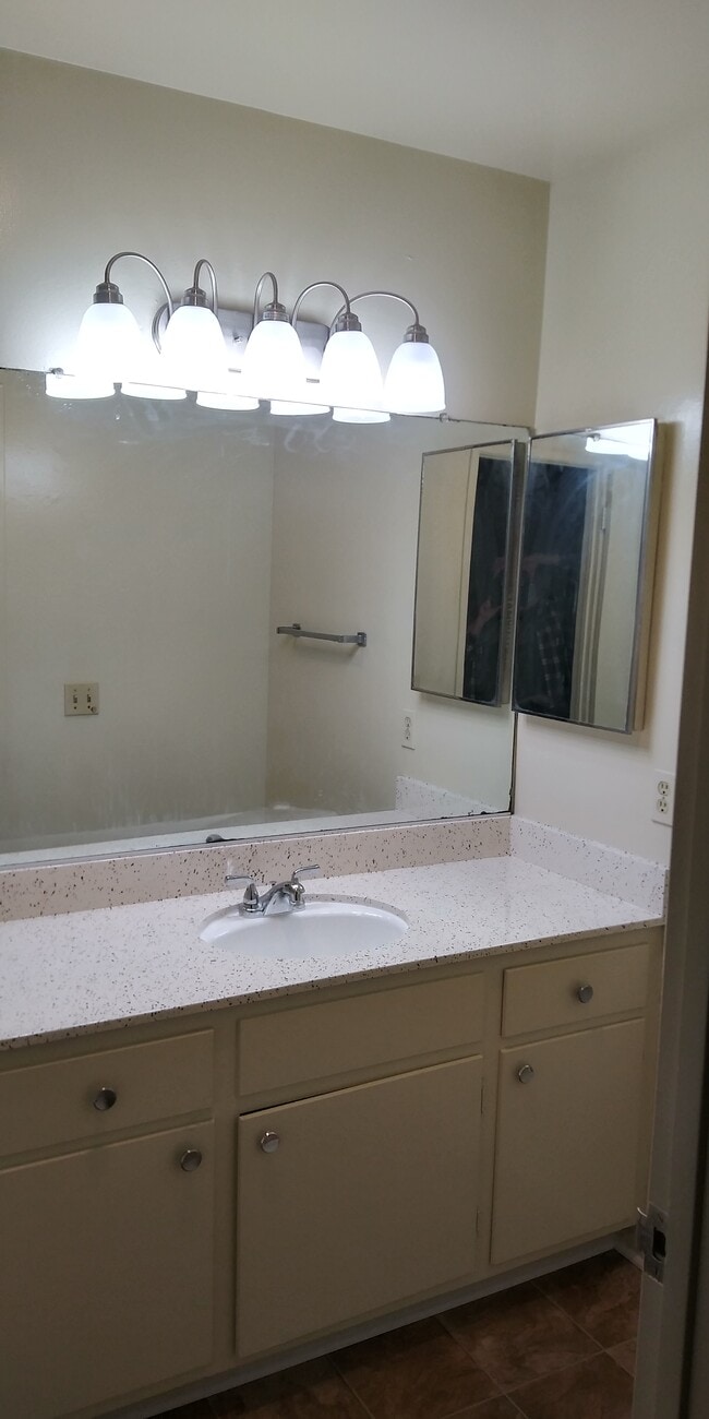 Photo - 8192 Whitaker St