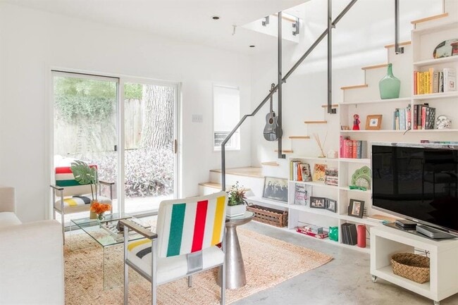 Photo - 1017 Milam Pl