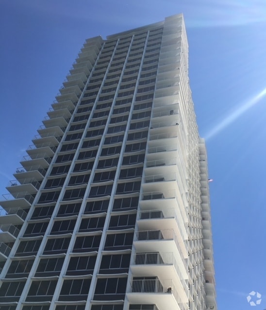 Building Photo - 12700 Lake Ave Unit 811 Rental
