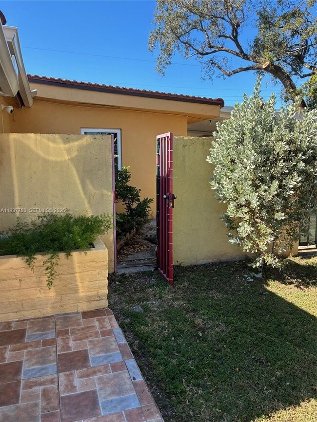 Building Photo - 1450 SW 73rd Pl Unit A