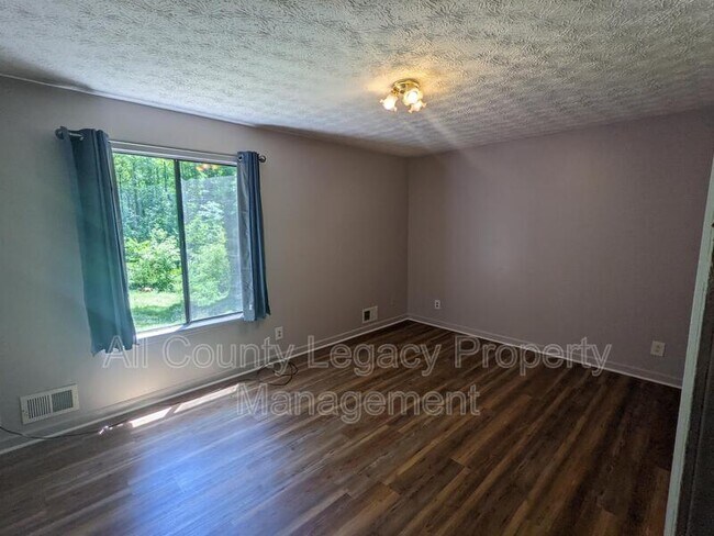 Photo - 4566 Town Crier Rd SW