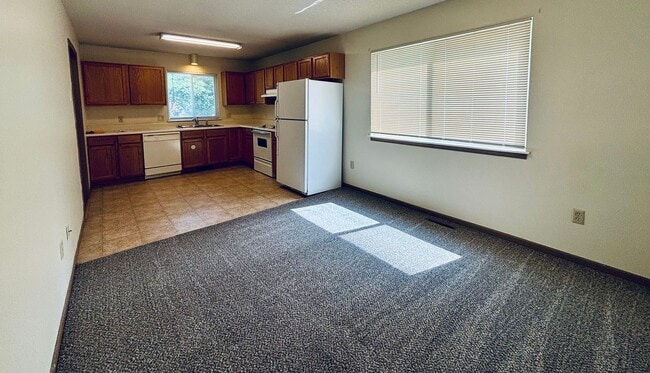 Photo - 4 Bed 2 Bath Centrally Located - Pre Leasing for the 2026/2027 School Year!