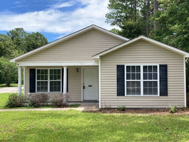 Building Photo - Three Bedroom, Two Bath House on Masonboro Loop