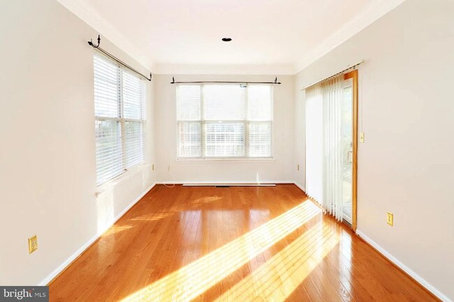 Photo - 8731 Farnham Way