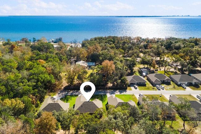 Photo - 109 Spruce St