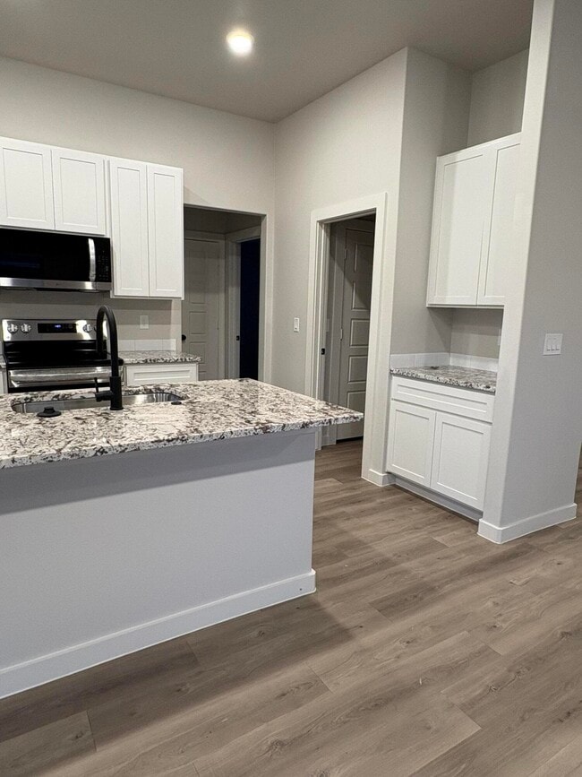 Photo - 2176 Langford Ave