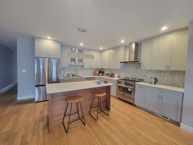 35 Rolph St