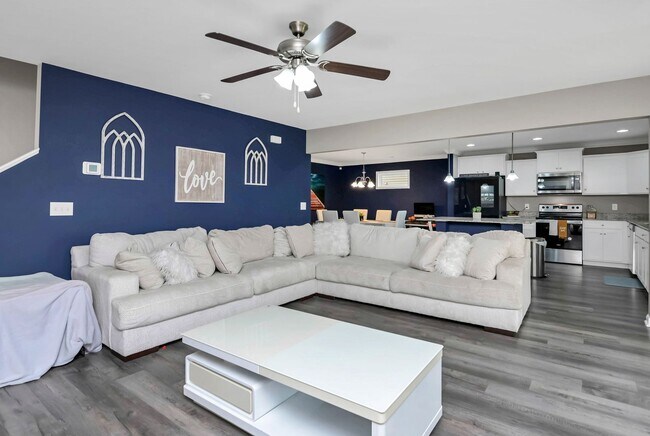 Photo - Spacious 5-Bedroom, 3-Bath Home with Modern Features in Elgin!