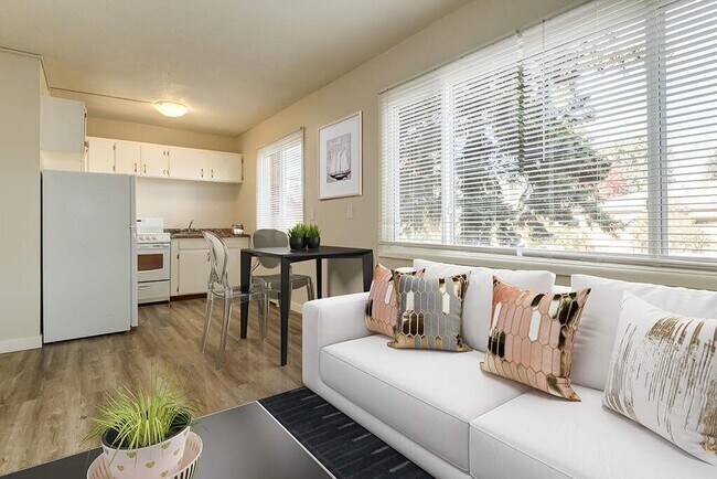 Photo - King's Court