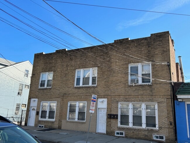 Building Photo - 150 Stuyvesant Ave Unit 1L