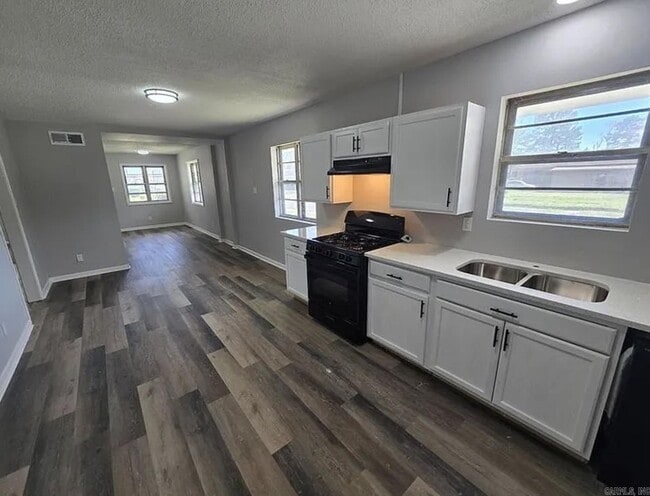 Photo - 701 Cedar St