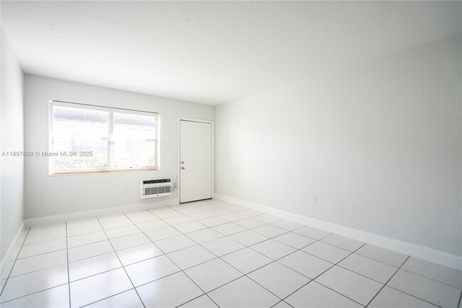 Photo - 7829 Carlyle Ave Unit 4