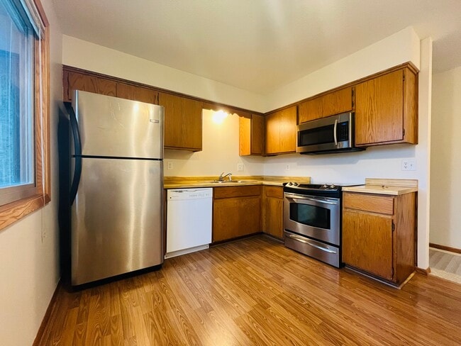 Photo - 460 Stanley St Unit 2