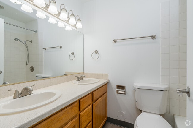 2BR, 1BA - 1100SF - Bathroom