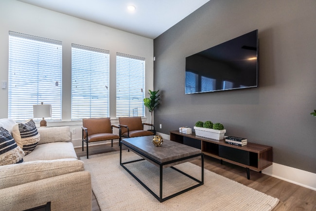 Photo - 5738 Roselane St