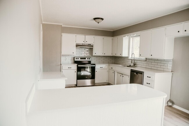 Photo - 106 Idlewood St