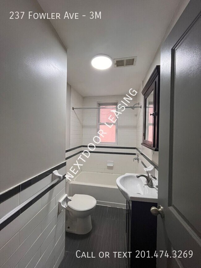 Building Photo - 237 Fowler Ave Unit 3M