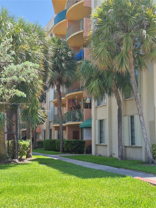 Photo - 9320 Fontainebleau Blvd Unidad 201 Rental