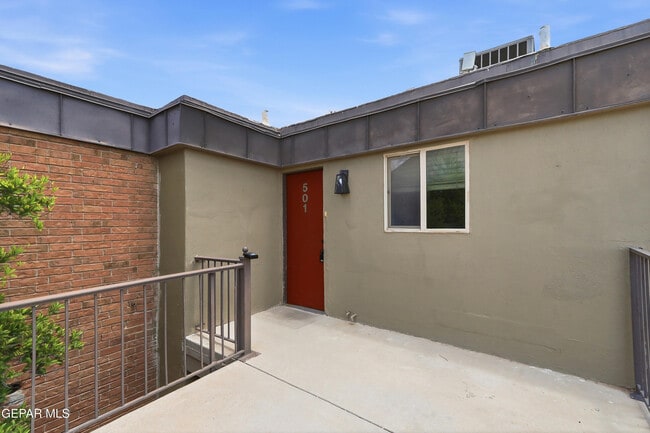 Building Photo - 4433 N Stanton St Unit A501