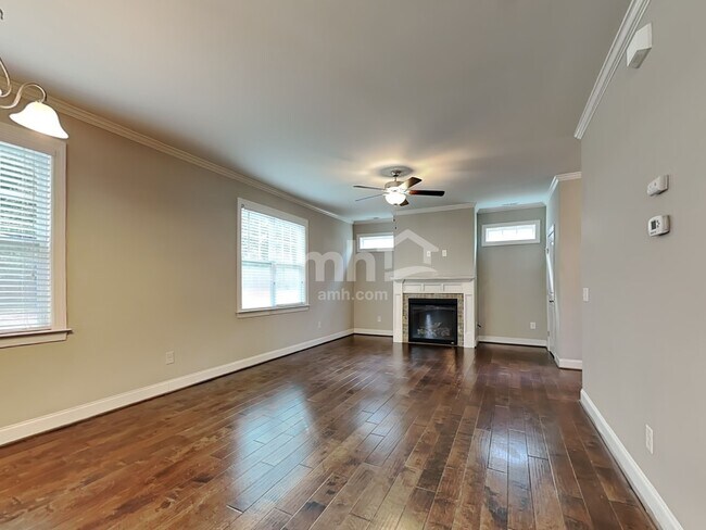 Photo - 1405 Yellow Wood Dr