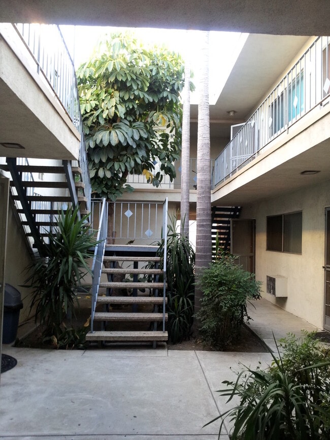 Photo - 220 W Spazier Ave Unidad 220 #H