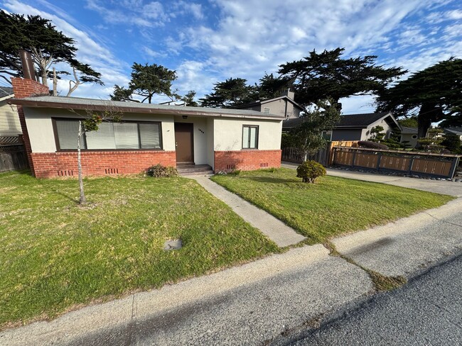 Pacific Grove Two Bedroom - Pacific Grove Two Bedroom House