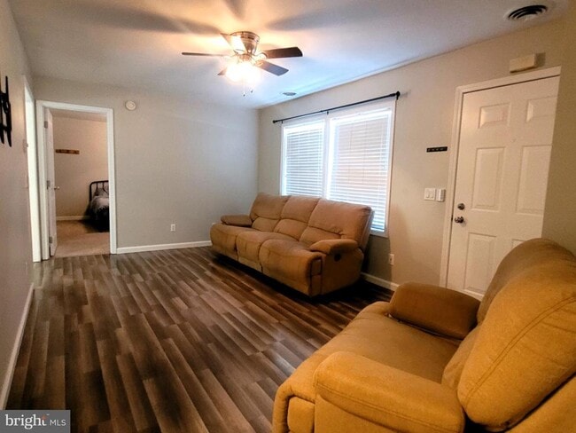 Photo - 124 Dickens Ln