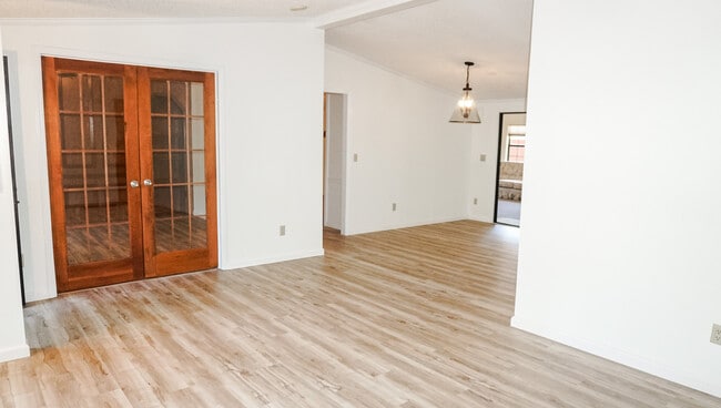 Photo - 7 Breakwater Dr