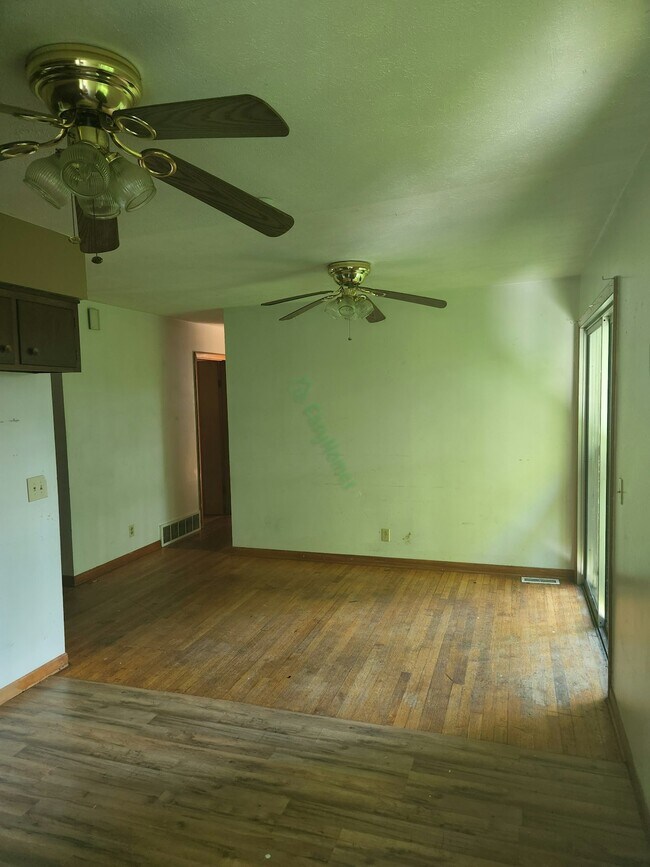 2800 Haynie Dr House OffCampus Housing, Huntington, WV