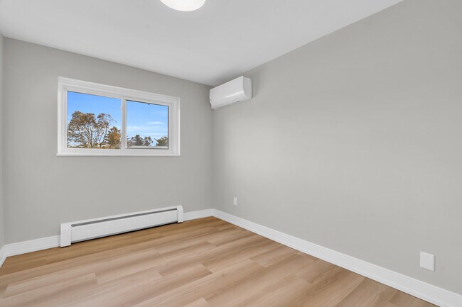 Bedroom #1 - 437 Hazel St